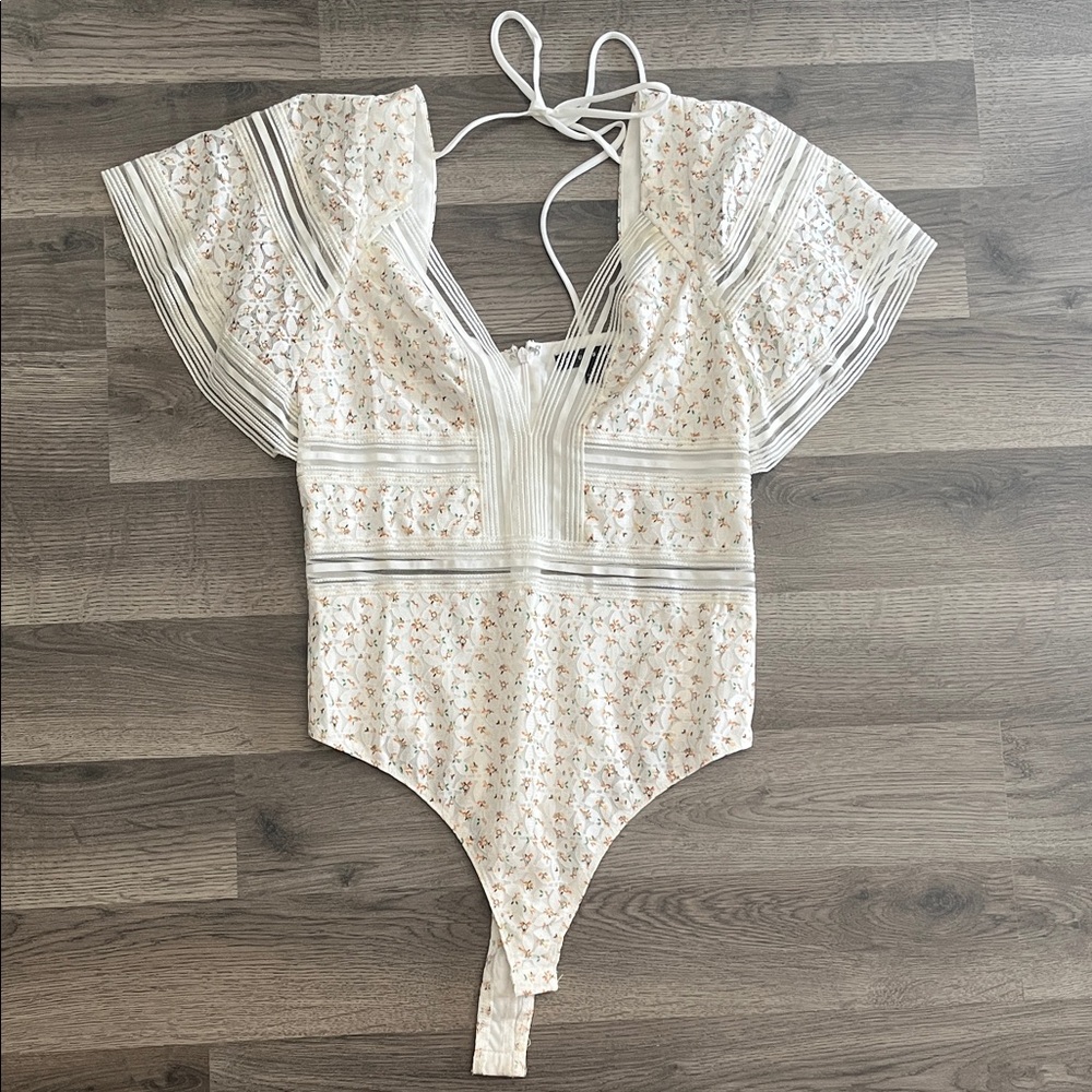 NWOT Flutter sleeve floral print bodysuit.